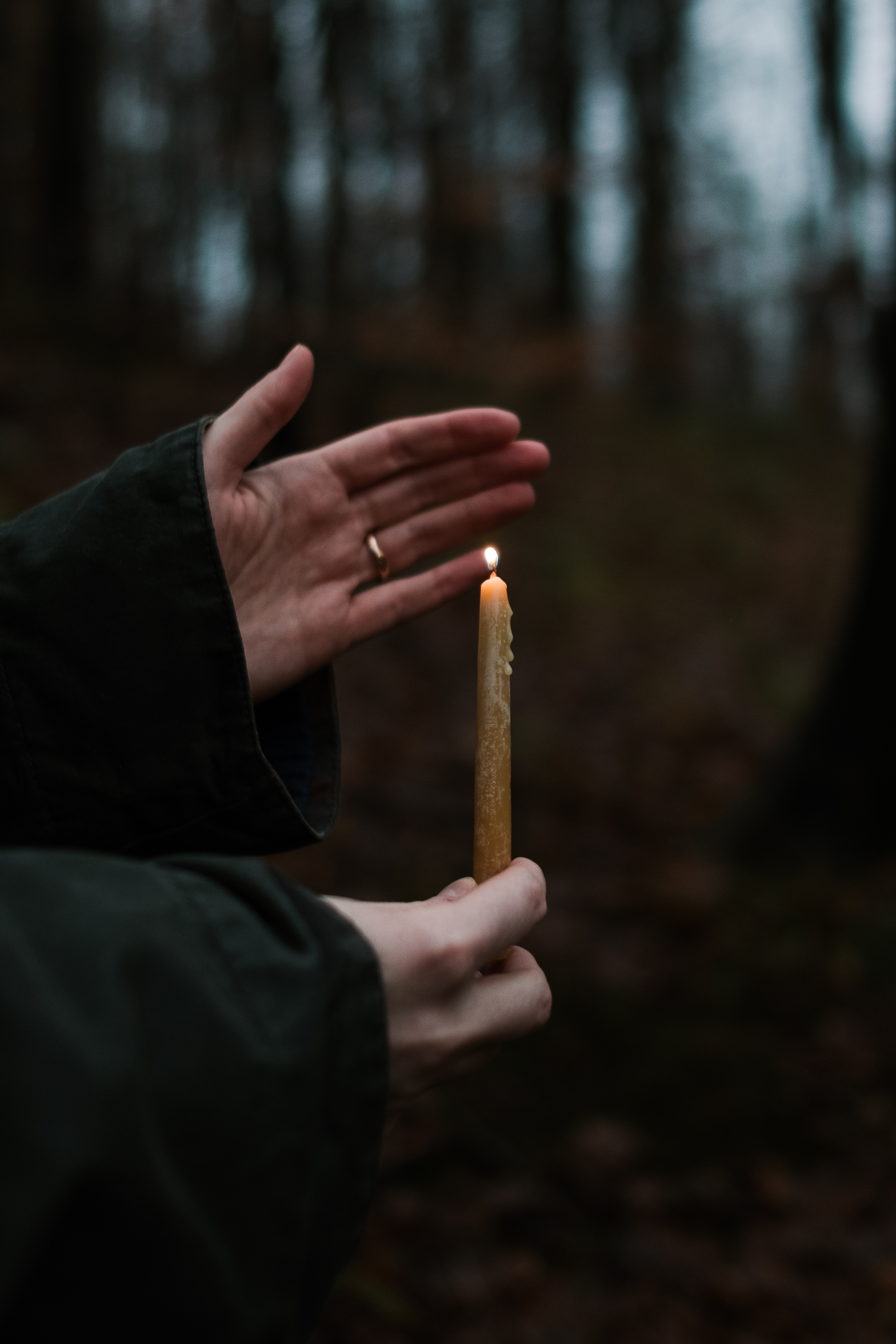 Den mørke tid er fuld af gamle ritualer – sådan finder du ro i vinteren