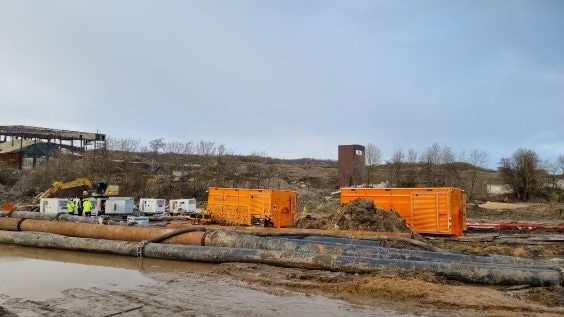 Folketinget strammer grebet om forurenet jord – men drikkevandet er stadig i fare  